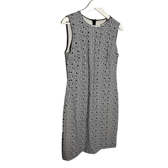 Diane Von Furstenburg "Regenna" White and Blue Print Sleeveless Dress SZ 10 - Picture 2 of 7